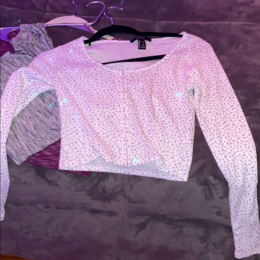 cropped blue flower long sleeve